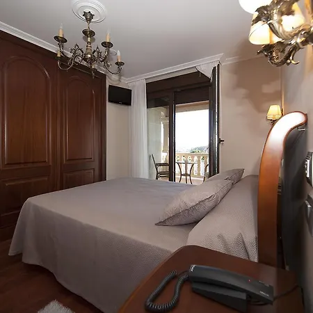Residencia A Cruzan Noalla (Pontevedra)